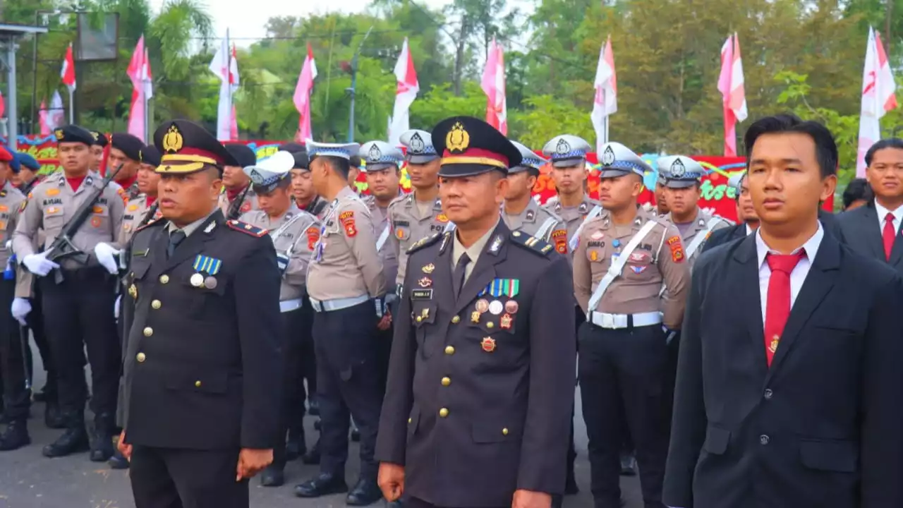 Bupati PALI Asgianto, ST secara spontan mengumumkan hadiah umroh kepada tiga personel Polres PALI.