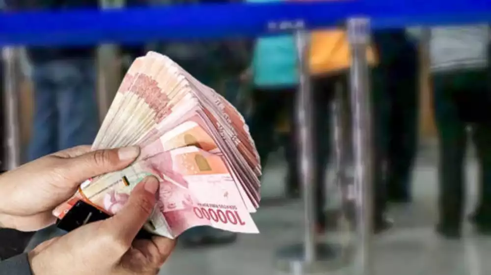 Ilustrasi pinjam uang untuk modal usaha di bank