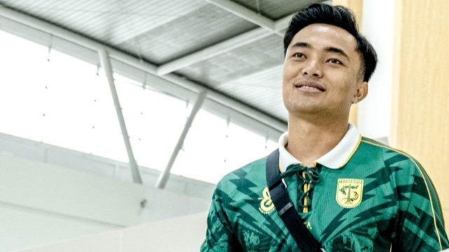 Kiper Persebaya Surabaya Ernando Ari Sutaryadi memberikan komentar terkait batalnya keikutsertaan skuad Bajol Ijo dalam ajang ASEAN Club Championship (ACC) musim 2025.