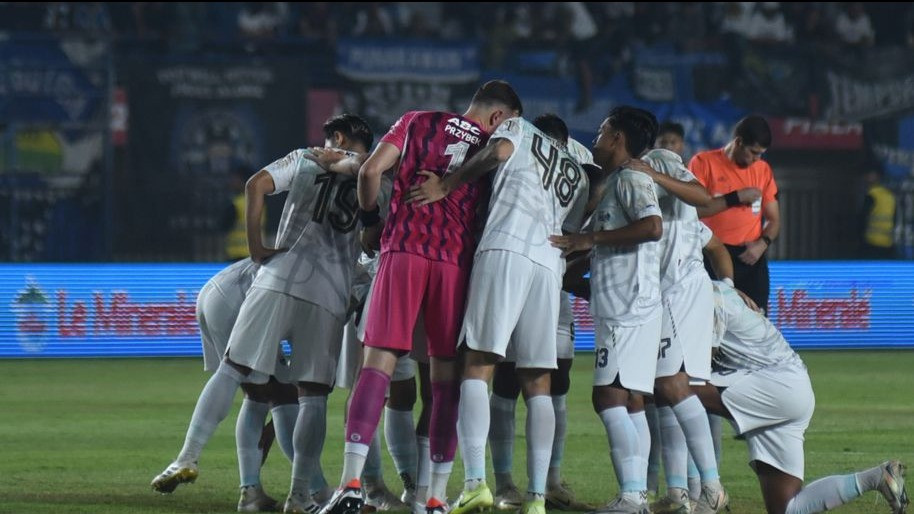 Alasan Persib Bandung Laksanakan TC di Thailand usai Piala Presiden 2025 Diungkap Blak-blakan oleh Bojan Hodak
            - galeri foto