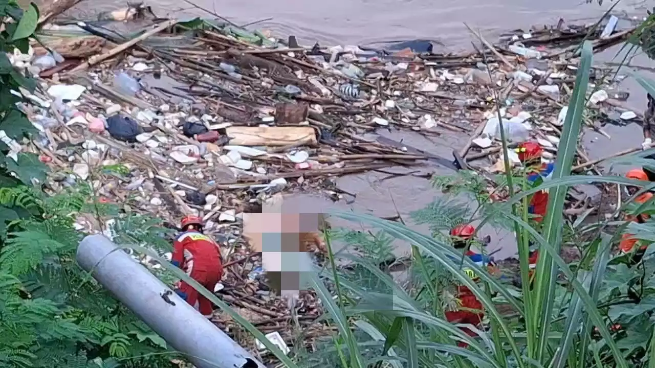 Damkar Jaksel Terkejut Saat Evakuasi Mayat di Kali Ciliwung, Bukan Hanya Tanpa Kepala Tapi.....