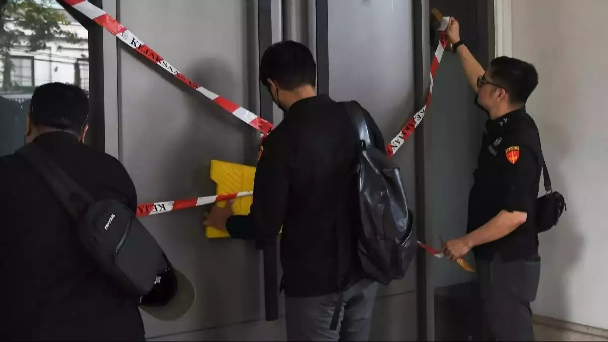 Kejagung saat menggeledah kediaman Muhammad Rizal Chalid dugaan korupsi Pertamina