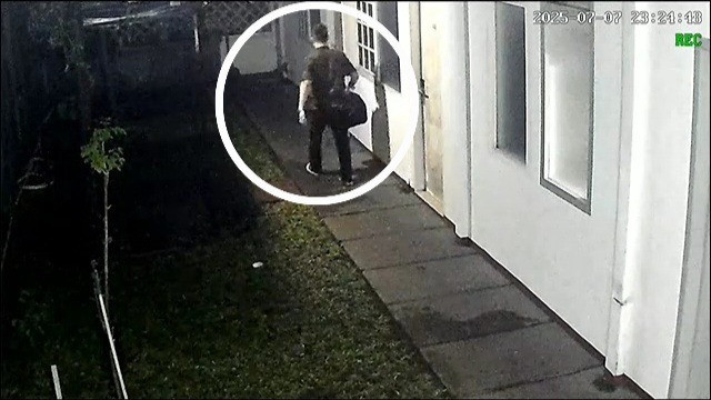 Istri Arya Daru Ternyata Bukan Orang Sembarangan, Kasus Kematian Diplomat Kemlu RI Kini Sisakan Misteri: Kepala Terbungkus Lakban dan Kamar Terkunci
            - galeri foto