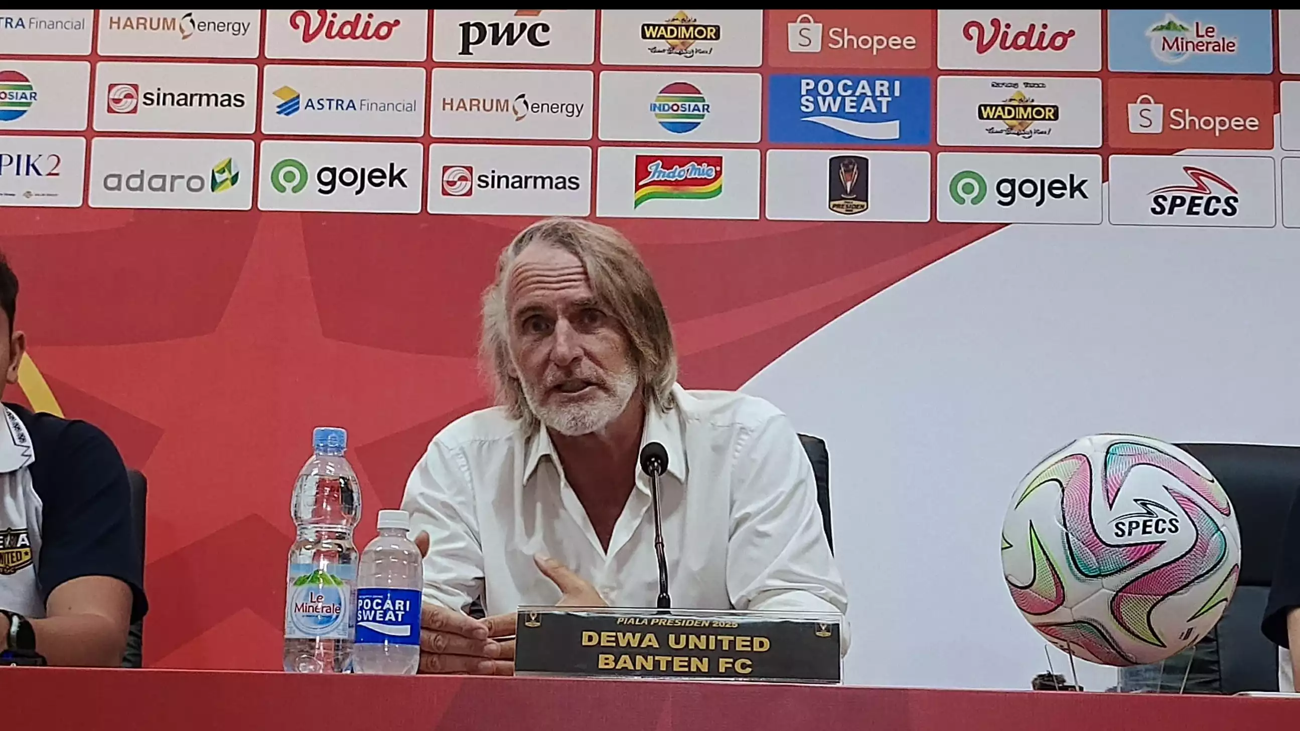 Pelatih Dewa United, Jan Olde