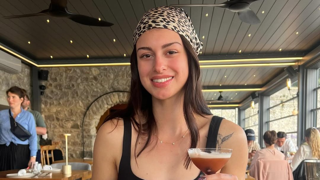 Profil Deniz Emrelli, Rekan Setim Megawati Hangestri di Manisa BBSK, Intip 8 Potret Atlet Voli Cantik ala Wanita Turki, Ada Tato Di Balik Jersey
            - galeri foto