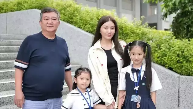 Potret Kedekatan Sarwendah dengan Sang Ayah, Hendrik Lo