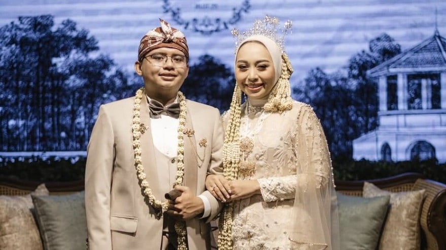 Wakil Bupati Garut Luthfianisa Putri Karlina dan suaminya Maula Akbar resmi menikah.