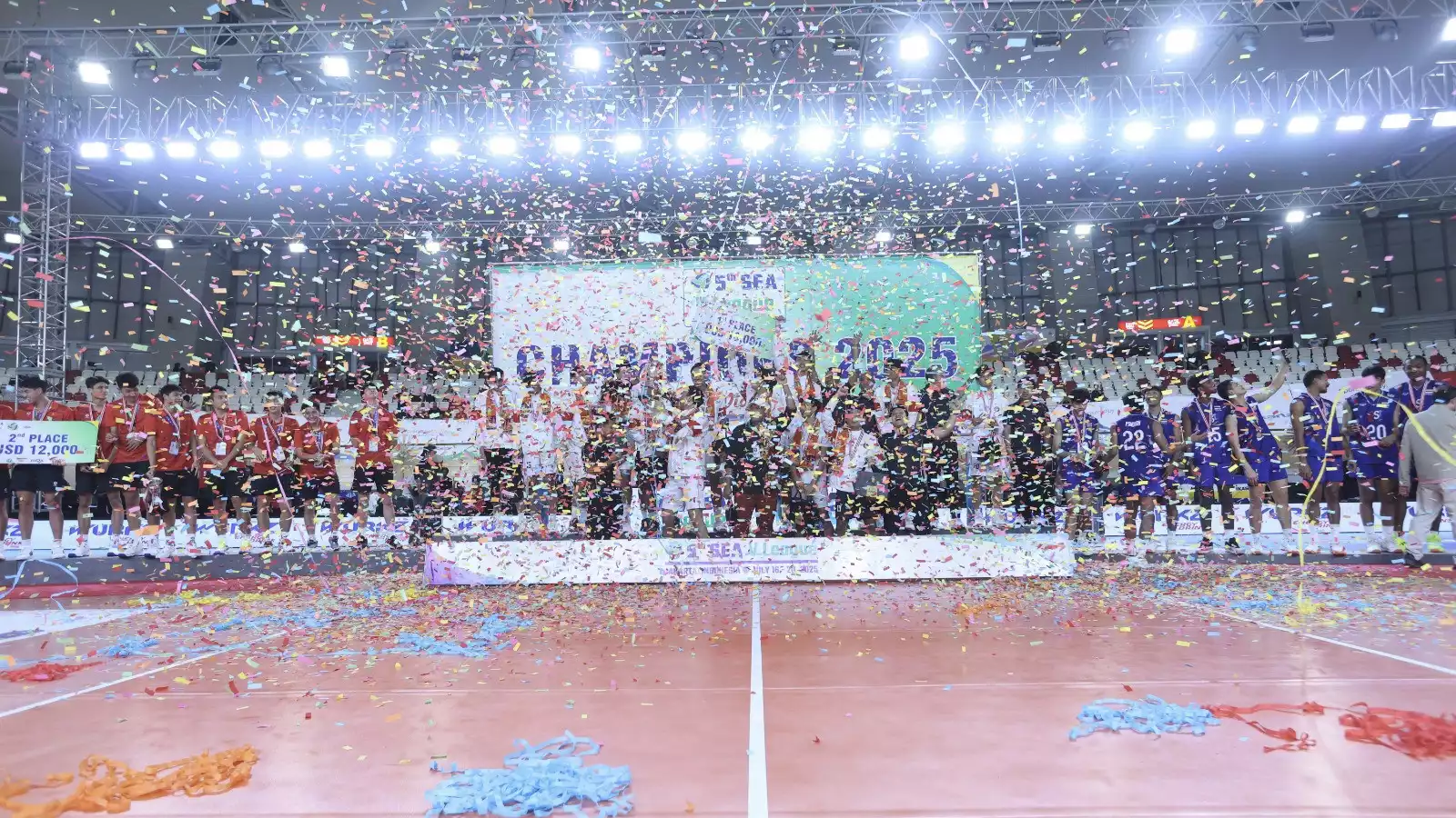 Timnas Voli Indonesia merayakan gelar juara di leg kedua SEA V League 2025.