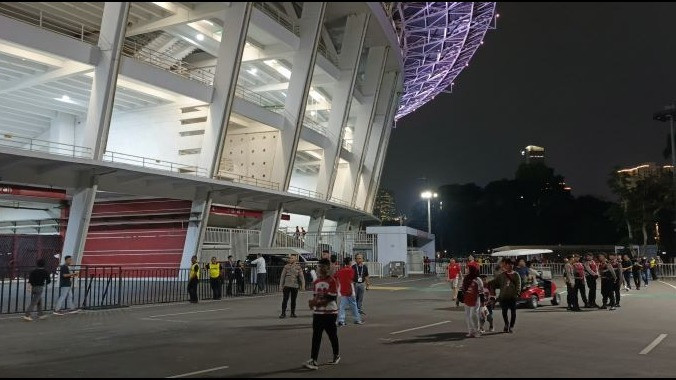 Bus Pemain Malaysia Tiba Lebih Dahulu saat Stadion GBK Masih Sepi Penonton Jelang Derbi Nusantara di Piala AFF U-23 2025
            - galeri foto