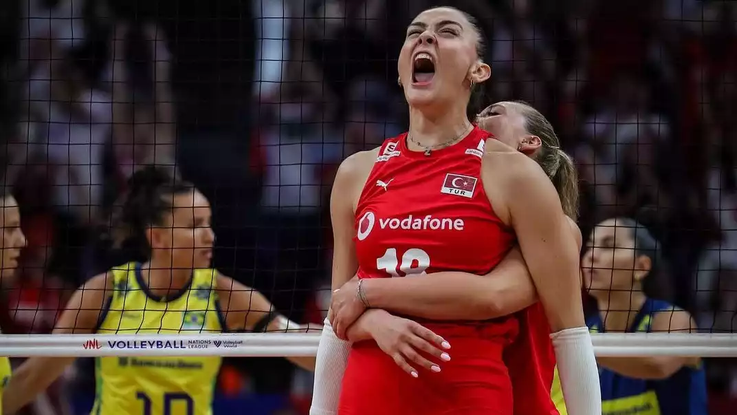 Ratu Voli Dunia, Zehra Gunes