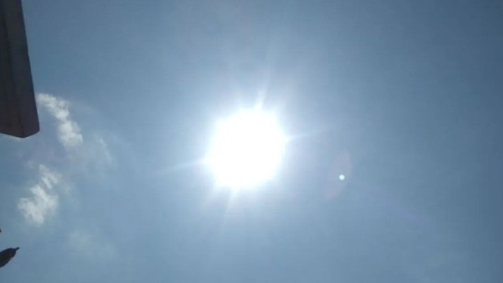 ILUSTRASI - Suhu panas