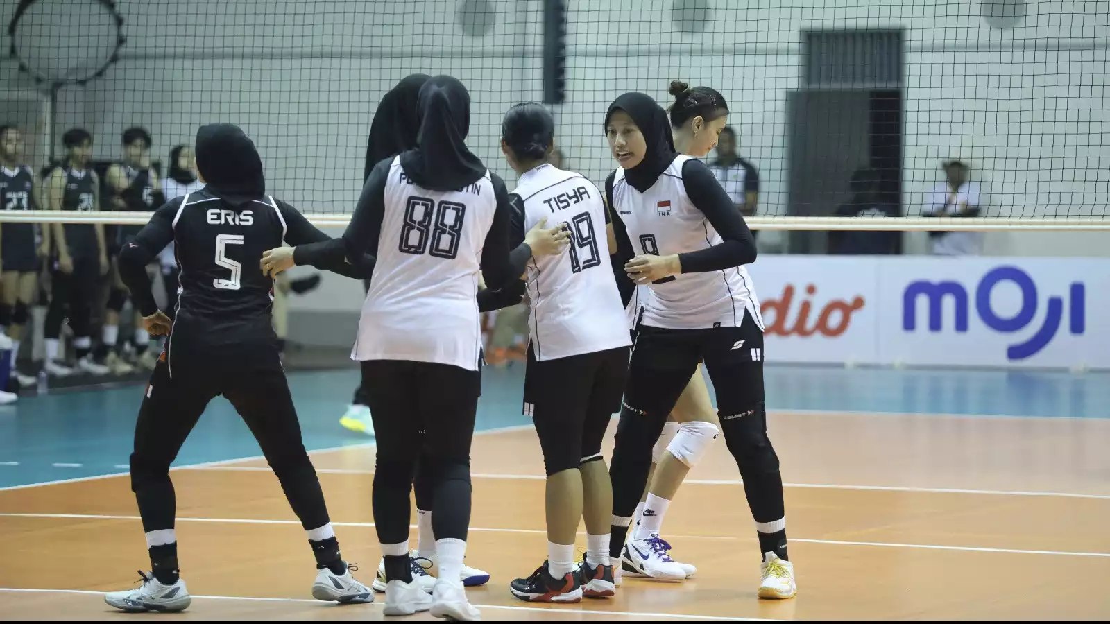 Megawati Hangestri dan skuad Timnas Voli Putri Indonesia di Moji Volley Cup 2025.