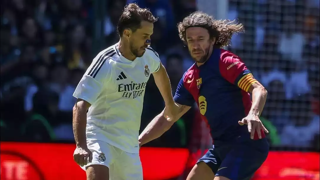 Carles Puyol dalam El Clasico antara legenda Barcelona dan Real Madrid