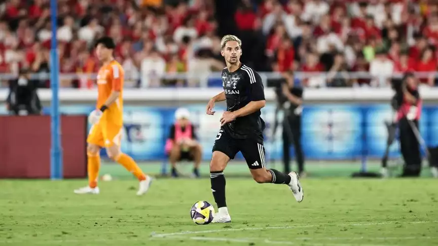 Momen Sandy Walsh Tanya Mac Allister Soal Indonesia Saat Tukar Jersey