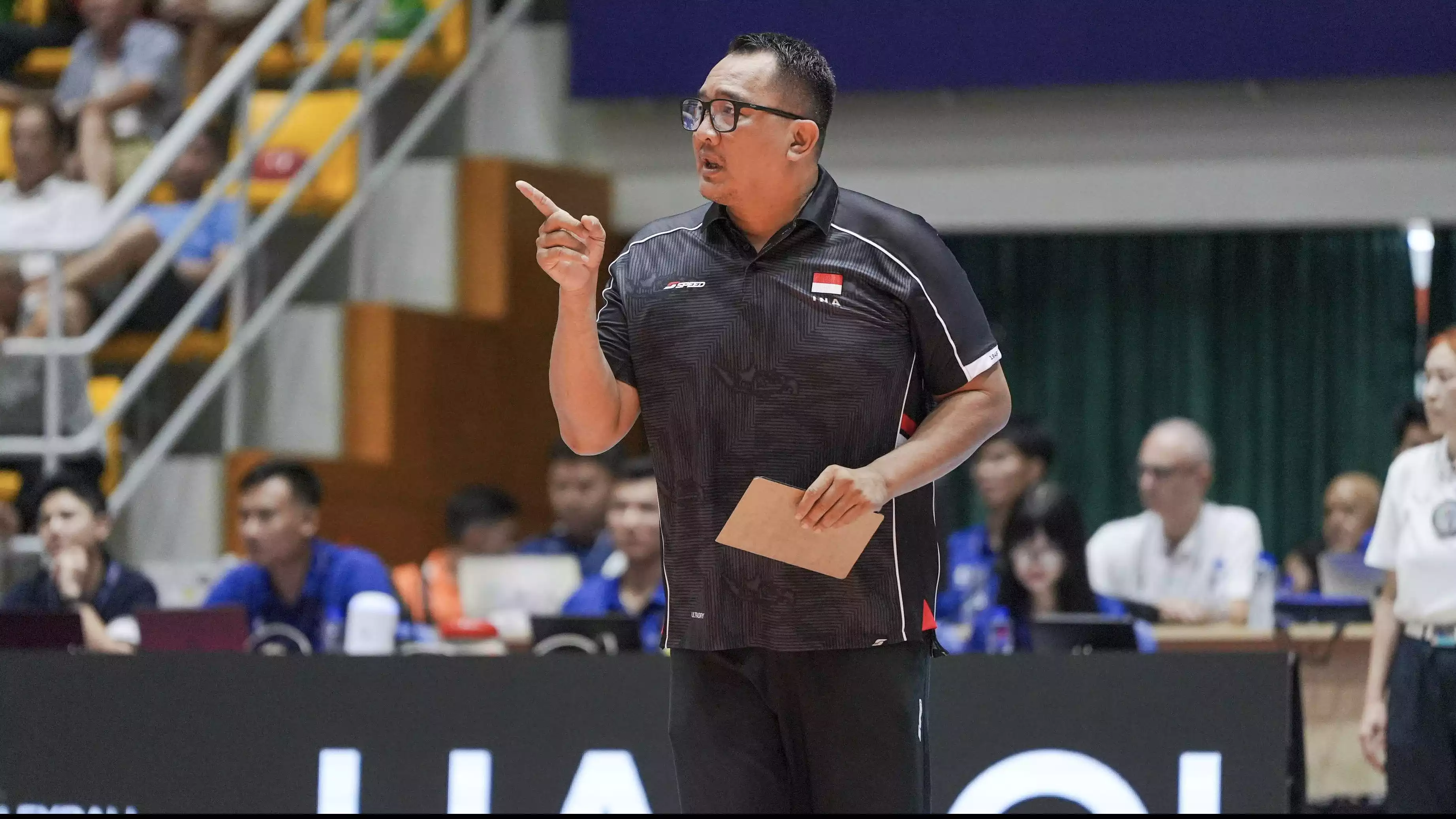 Pelatih Timnas Voli Putri Indonesia, Octavian saat di AVC Nation Cup 2025