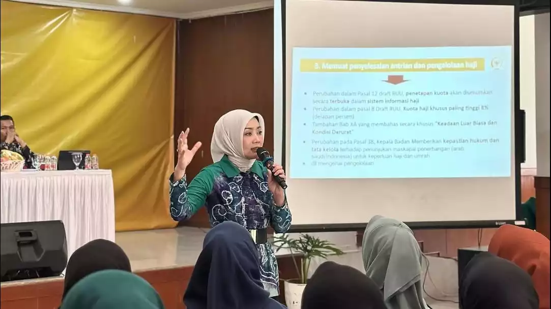 Istri Ridwan Kamil Atalia Praratya saat melaksanakan tugasnya sebagai anggota DPR RI