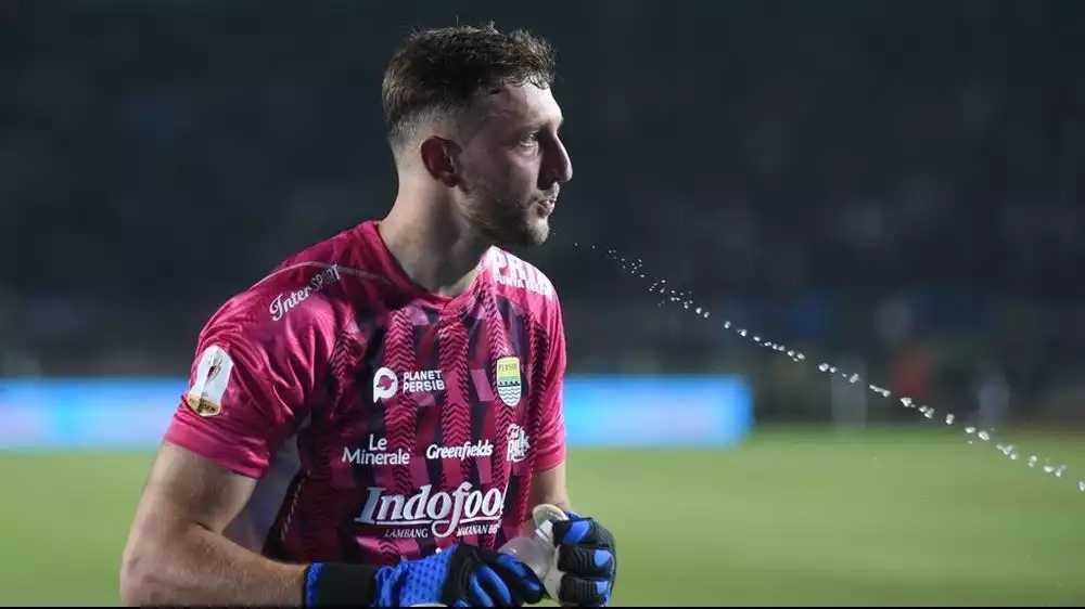 Kiper Persib Bandung, Adam Przybek