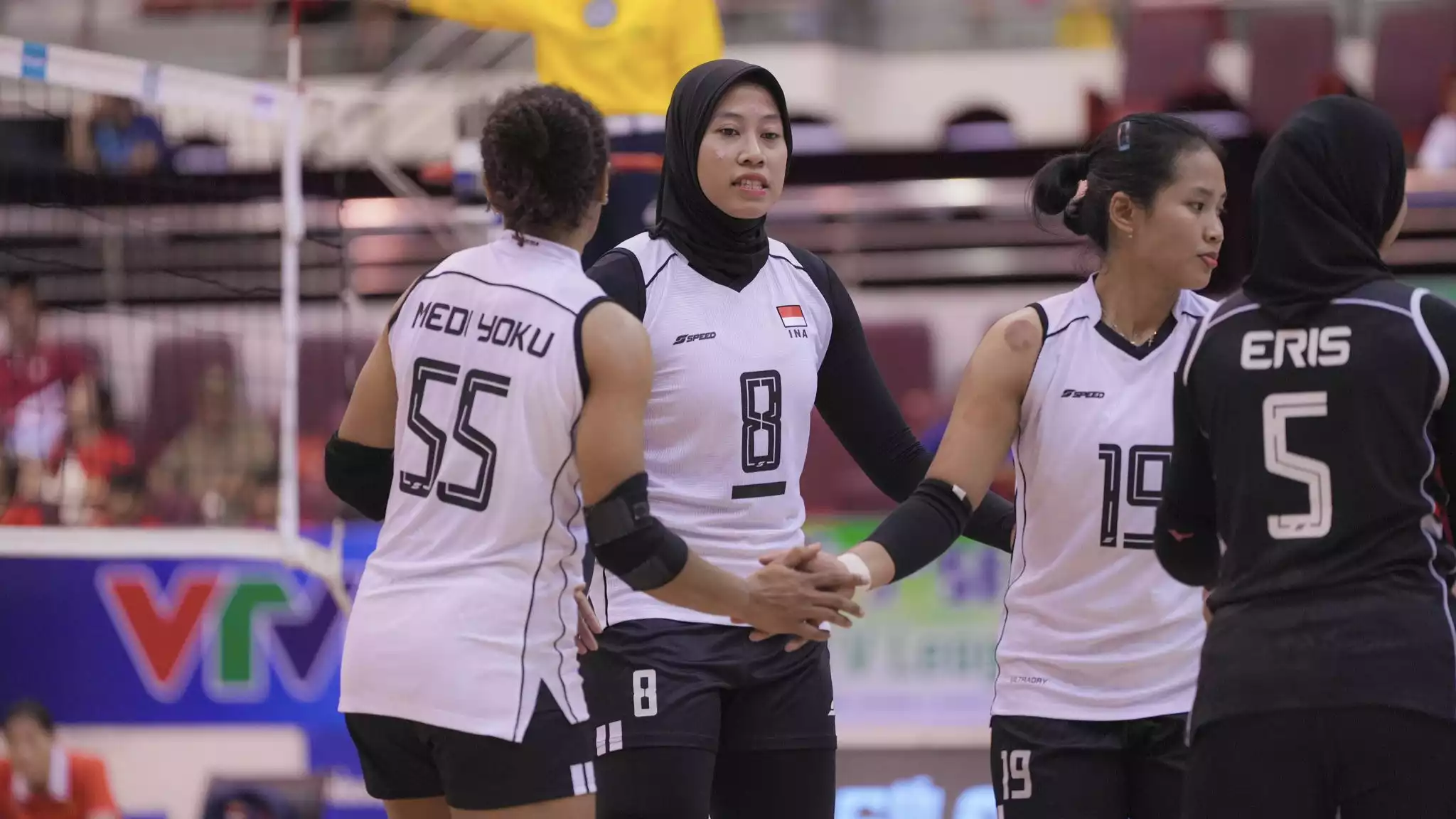 Megawati Hangestri dan para pemain Timnas Voli Putri Indonesia