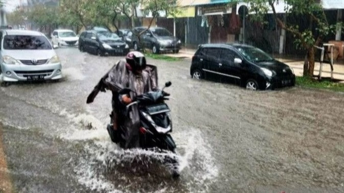 Hujan mengguyur Jabodetabek.