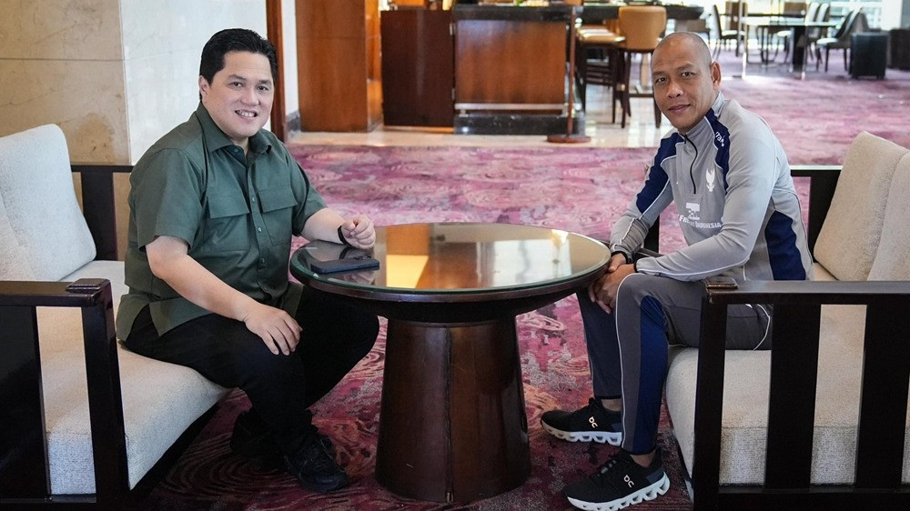 Ketua Umum PSSI Erick Thohir dan Nova Arianto
