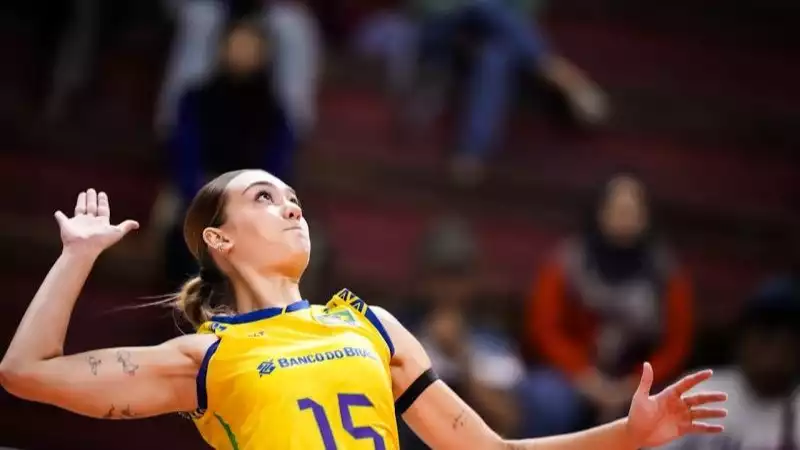 Outside hitter timnas U-21 Brasil, Helena Hoengen