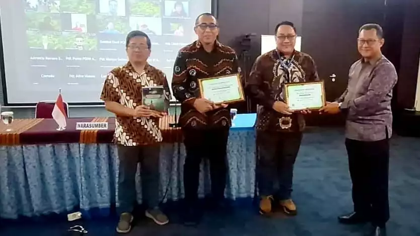 IRI Indonesia Gandeng PGI Luncurkan Panduan Ajaran Agama dan Buku Rumah Ibadah untuk Pelestarian Hutan Tropis