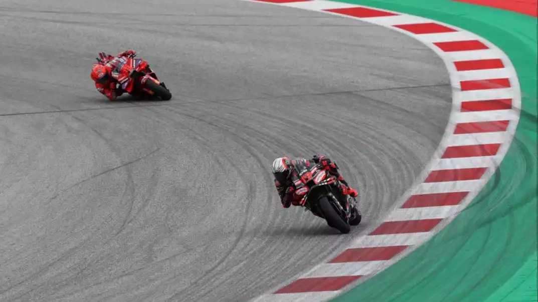 Duel Marc Marquez dan Marco Bezzecchi di MotoGP Austria 2025
