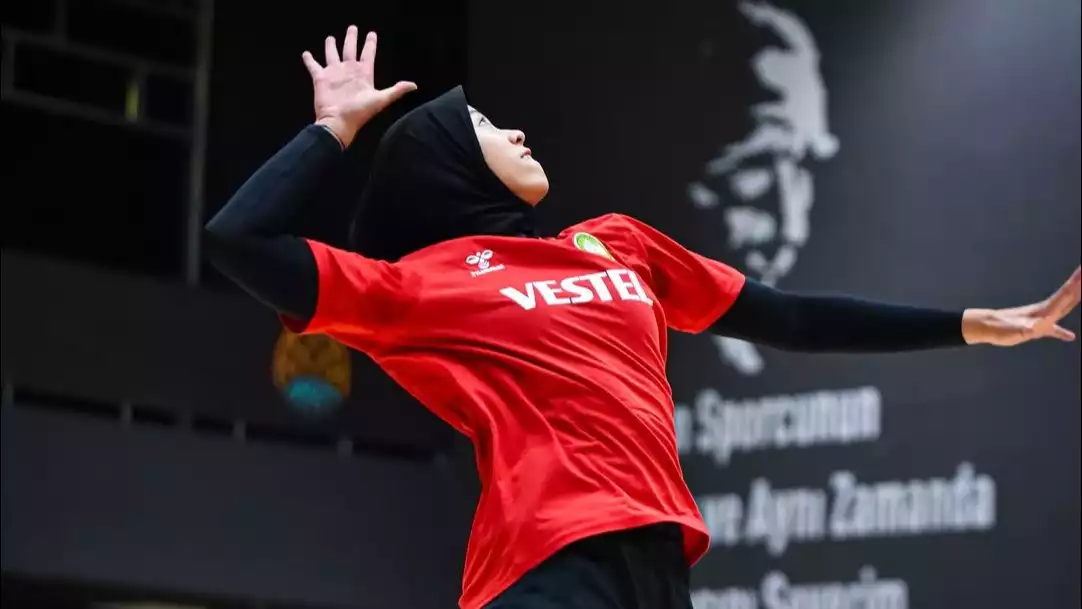 Megawati Hangestri saat latihan bersama Manisa BBSK