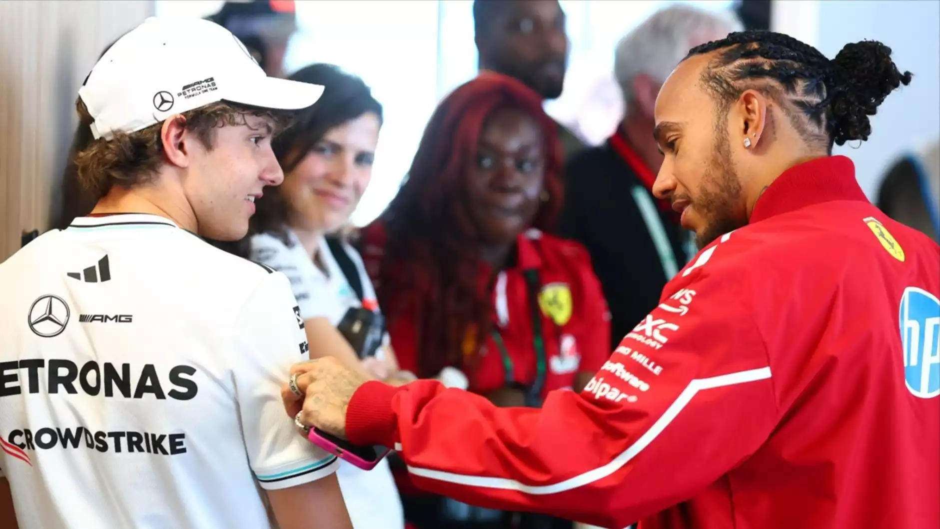 Andrea Kimi Antonelli dan Lewis Hamilton