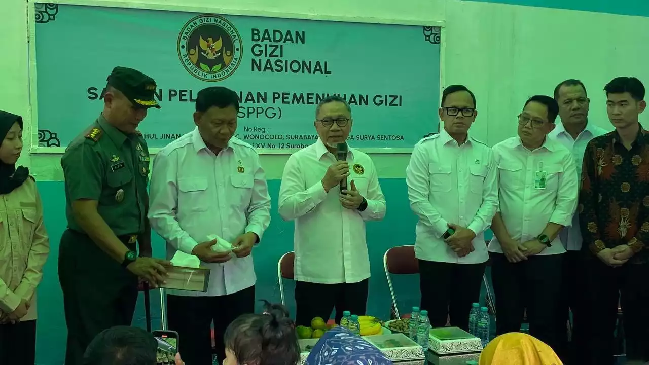 Menko PMK Kunjungi SPPG di Wonocolo