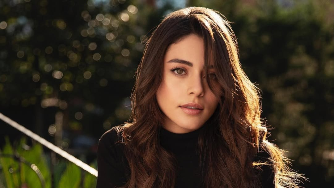 Sila Turkoglu pernah memenangi penghargaan 49th Golden Butterfly Awards