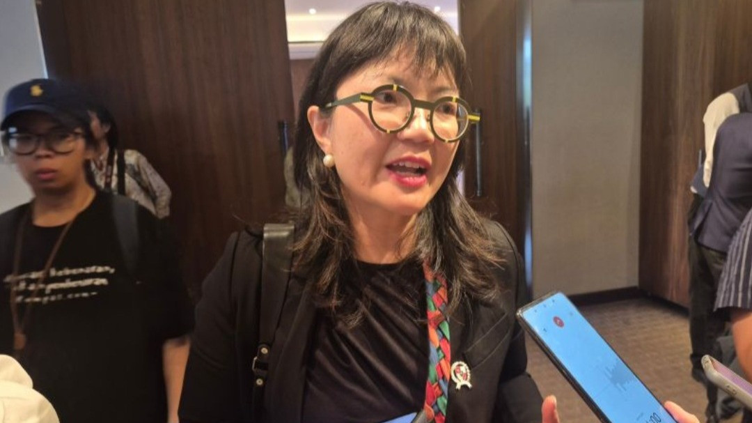 Suami Prof. Stella Christie Alami Kecelakaan Parah saat Ski di Aspen, Amerika Serikat
            - galeri foto