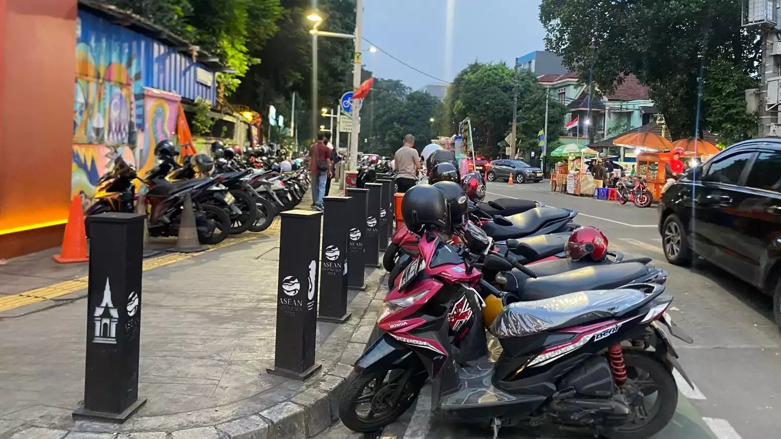 Fenomena Parkir Liar di M Bloc Space: Banyak Aparat Berjaga, Tapi Semua Pilih Tutup Mata