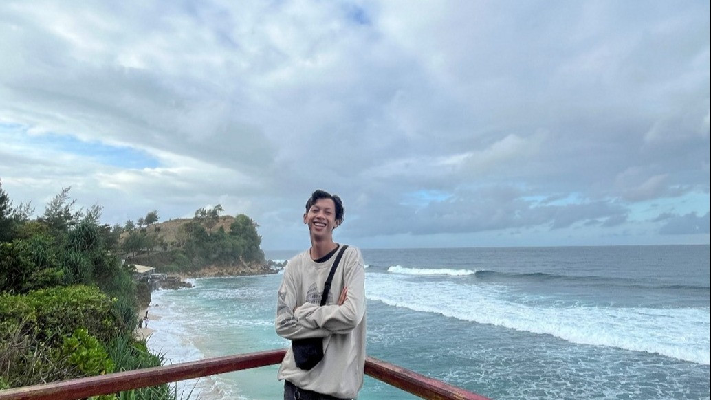 Tren Efek Digital, Kreator Efek Instagram dan TikTok Asal Sidoarjo Bikin Filter Viral yang Jadi Bagian dari Konten Kreatif
            - galeri foto
