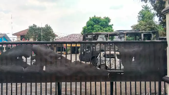 Kondisi Polsek Ciracas Usai Dibakar Massa Aksi