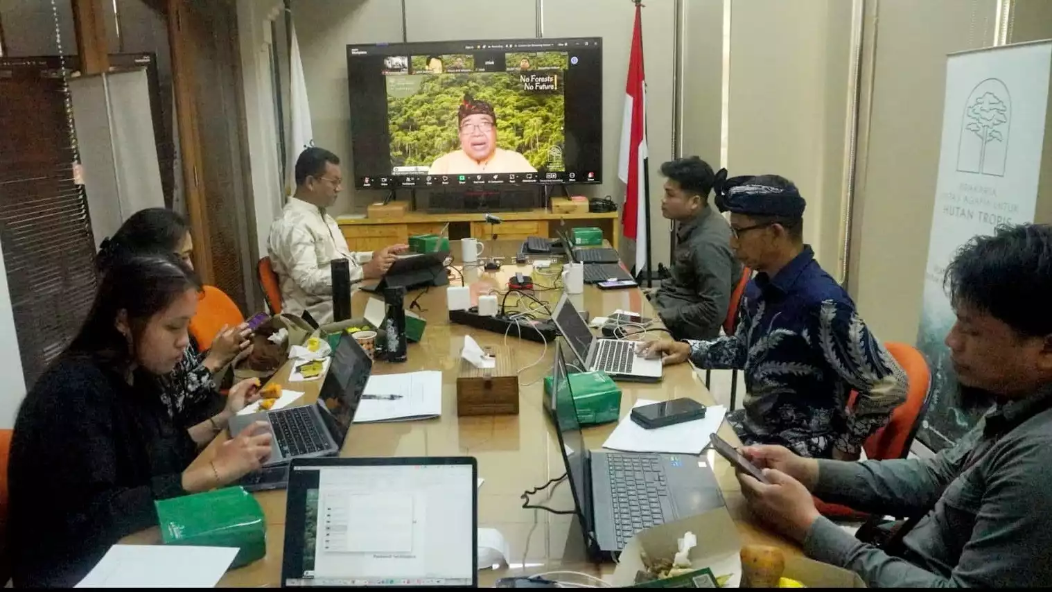 IRI Indonesia Gandeng PHDI Luncurkan Panduan Ajaran Agama untuk Pelestarian Hutan Tropis