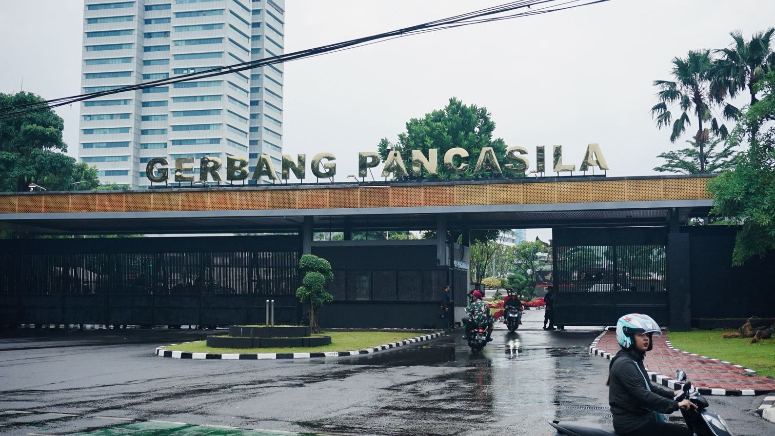 Situasi di depan Gerbang Pancasila, Gedung DPR/MPR RI, Minggu (31/8/2025)