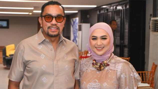 Before-After Istri Ahmad Sahroni Profilnya Jadi Sorotan Netizen setelah Suaminya Dipecat Nasdem dari DPR RI
            - galeri foto