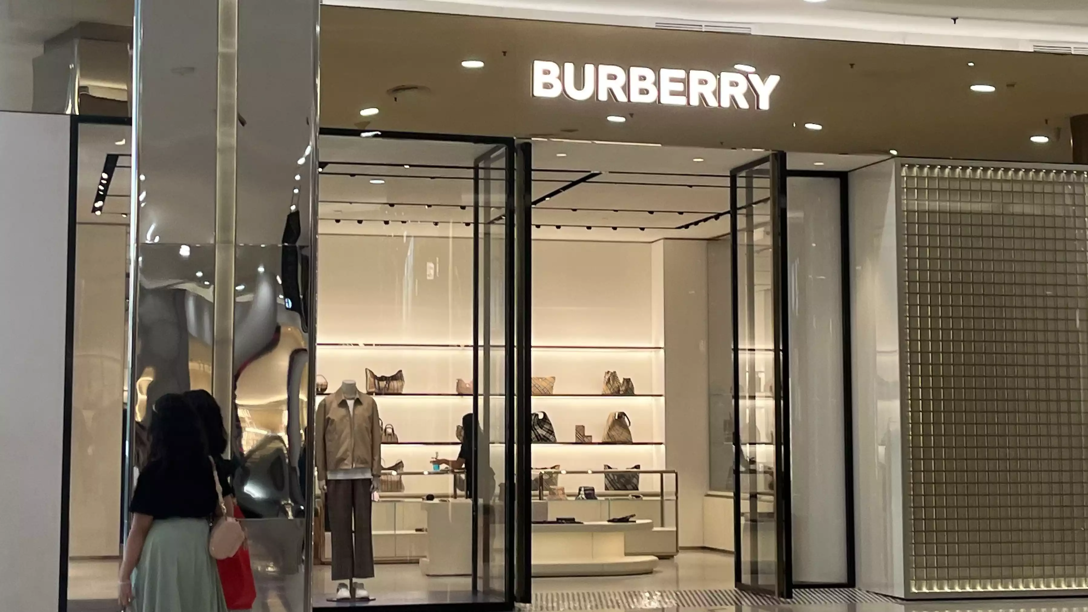 Kondisi Mal di Kawasan Senayan Pasca Aksi Unjuk Rasa