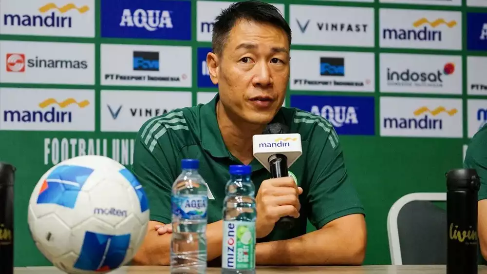 Pelatih Makau U-23 Kar-Lok Kenneth Kwok