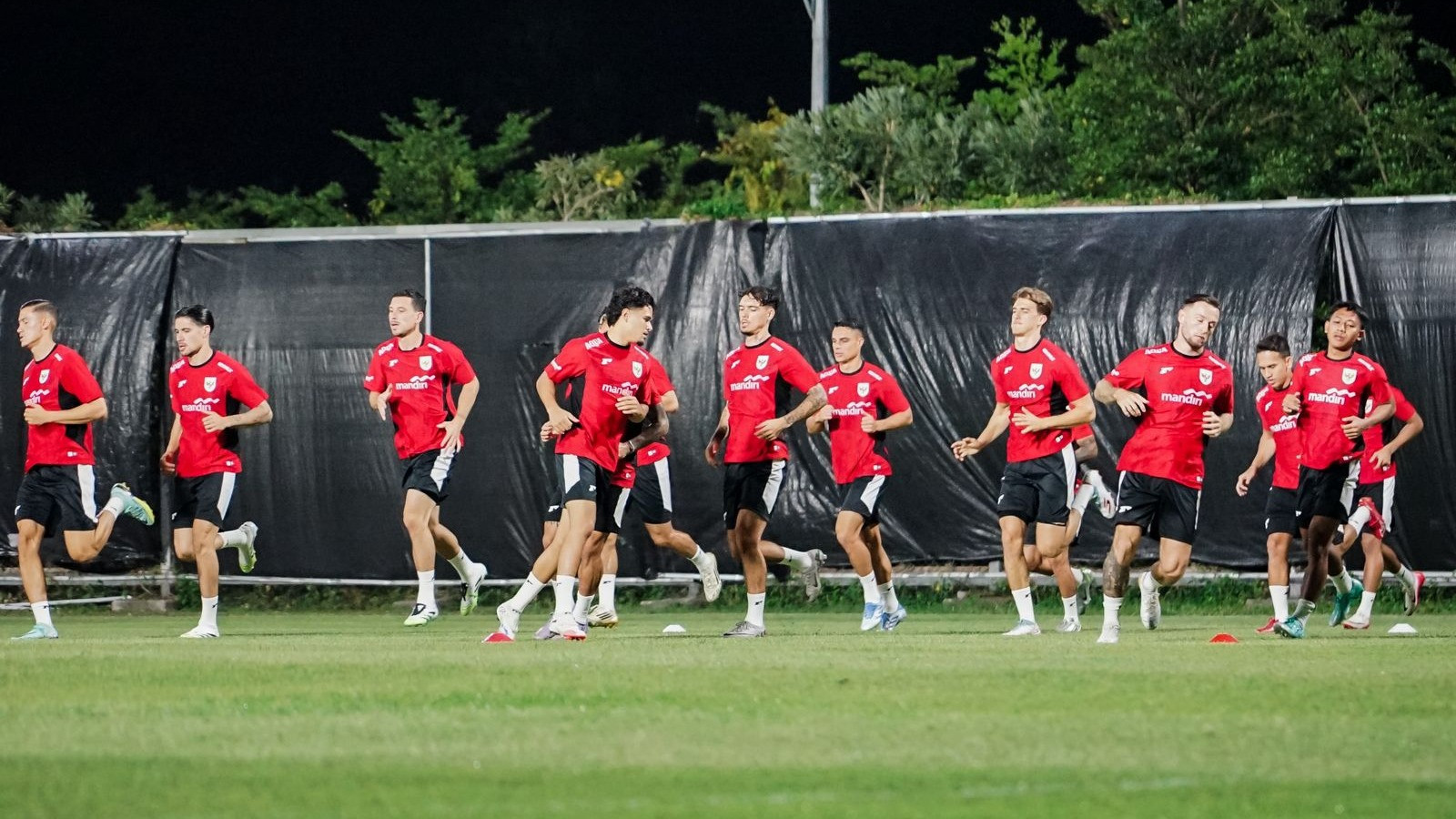 Timnas Indonesia Disorot Pelatih Liga Australia, Sebut Garuda Bisa Menang 7-0 Lawan Taiwan: Mereka Tim Amatir
            - galeri foto