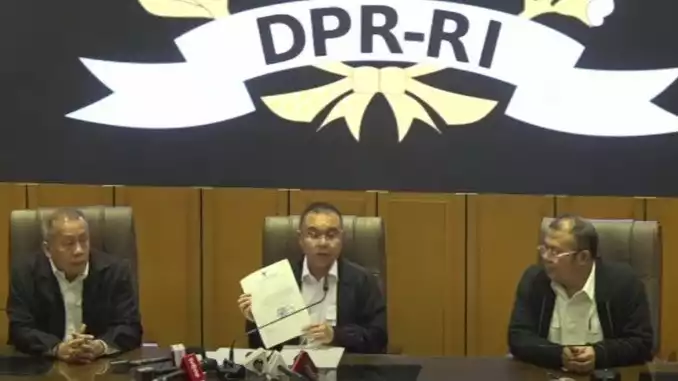 Wakil Ketua DPR RI Sufmi Dasco Ahmad (tengah).