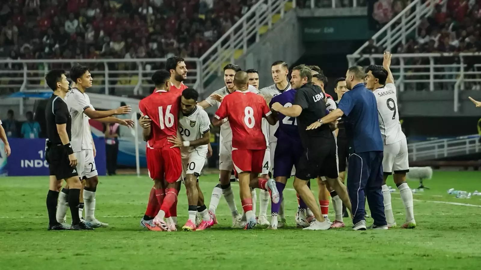 Begini Momen Timnas Indonesia dan Lebanon Ricuh, Thom Haye Sampai Cuekin Para Pemain Lawan yang Ngajak Bersalaman