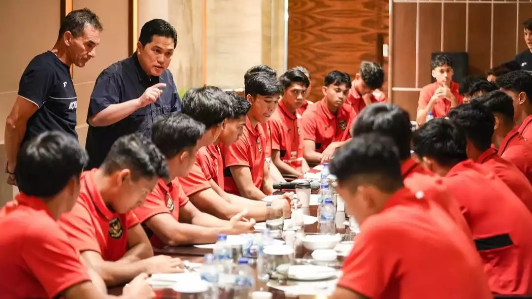 Ketum PSSI, Erick Thohir dan Skuad Timnas Indonesia U-23
