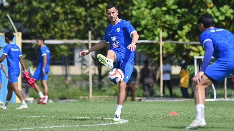 Cerita Bos Persib Borong 4 Pemain Grade S Di Menit Terakhir Bursa Transfer Pemain, Tegaskan Bukan Panic Buying
            - galeri foto