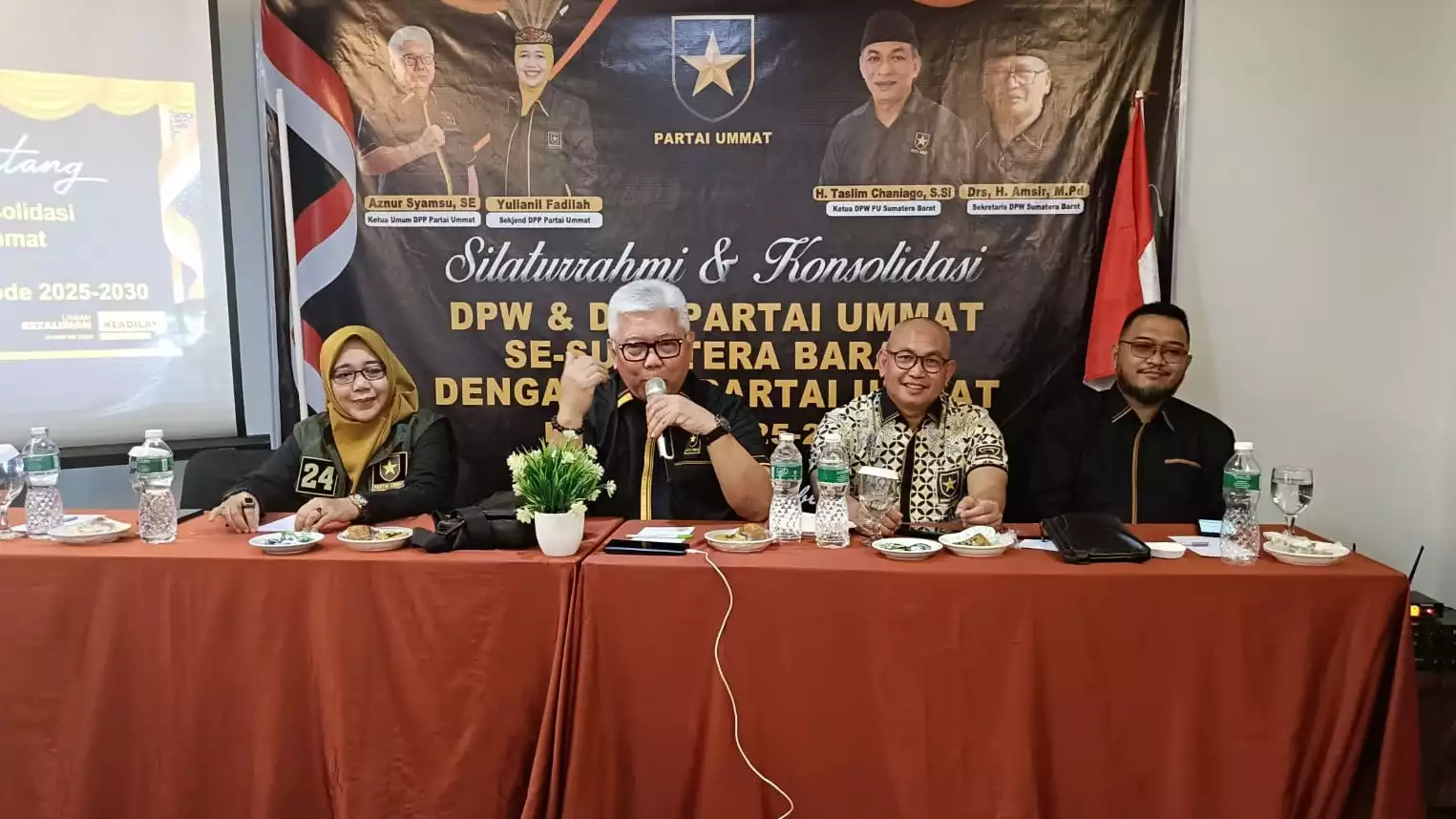 DPP Partai Ummat melaksanakan silaturahmi sekaligus konsolidasi bersama jajaran Dewan Pimpinan Wilayah (DPW) dan Dewan Pimpinan Daerah (DPD) se-Sumatera Barat, Rabu (11/9).