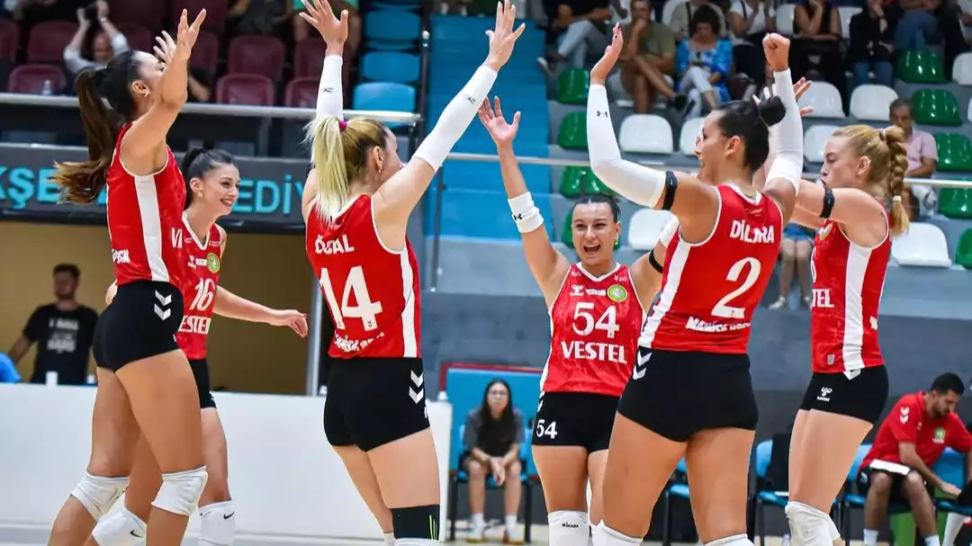 Potret Betul Taskiran nomor punggung 54, setter Manisa BBSK yang diputus kontraknya.