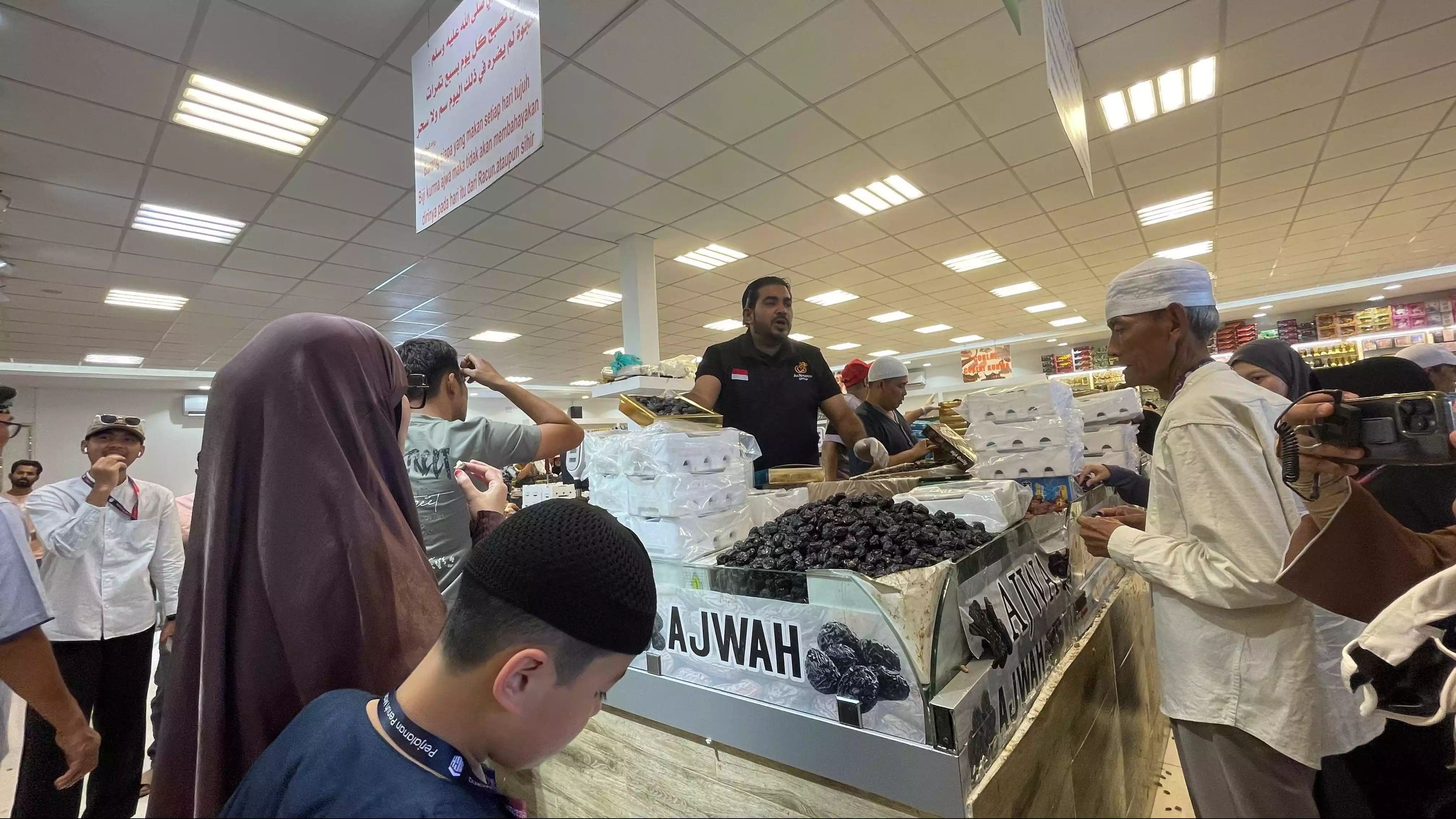 Kurma Ajwa di Madinah