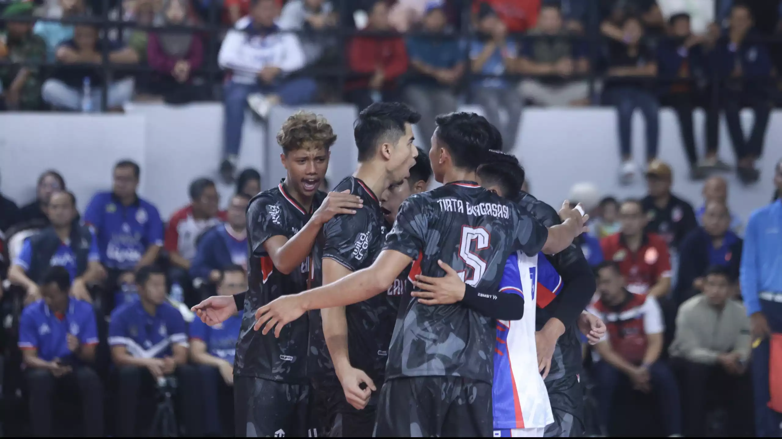 Para pemain Perumda Tirta Bhagasasi Bekasi saat di Livoli Divisi Utama 2025.