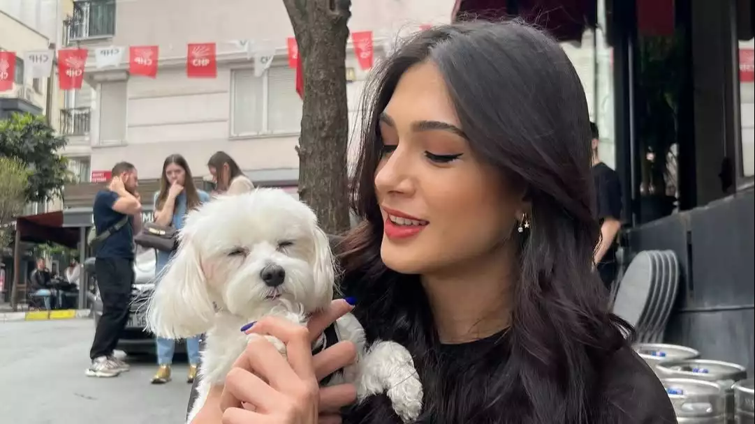 Atlet voli cantik Turki Yasemin Guveli